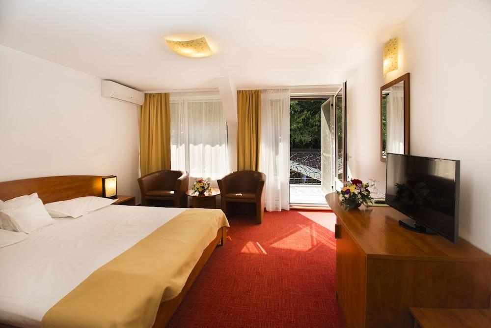 Hotel Herastrau Бухарест Екстер'єр фото